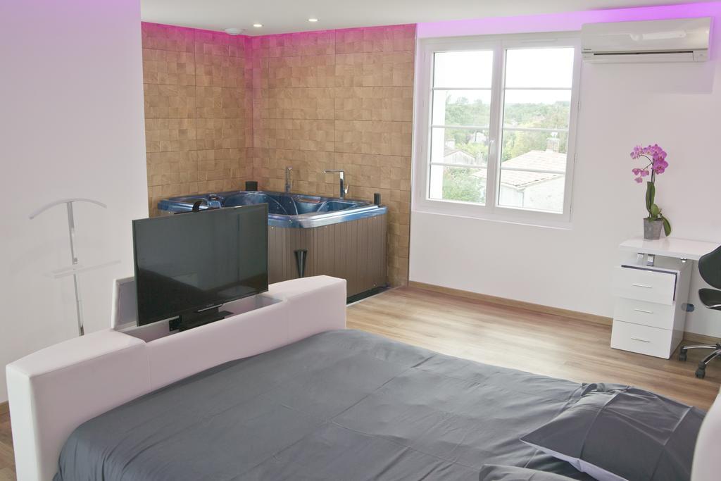 Bed and Breakfast Moulin Des Tours Barbaste Zimmer foto