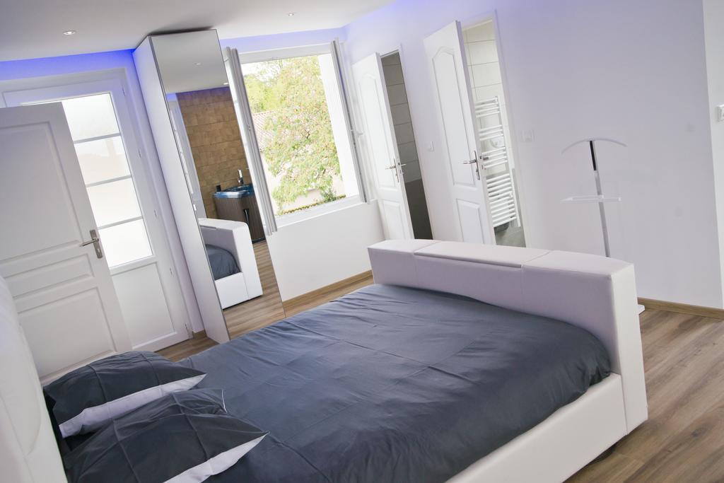 Bed and Breakfast Moulin Des Tours Barbaste Zimmer foto
